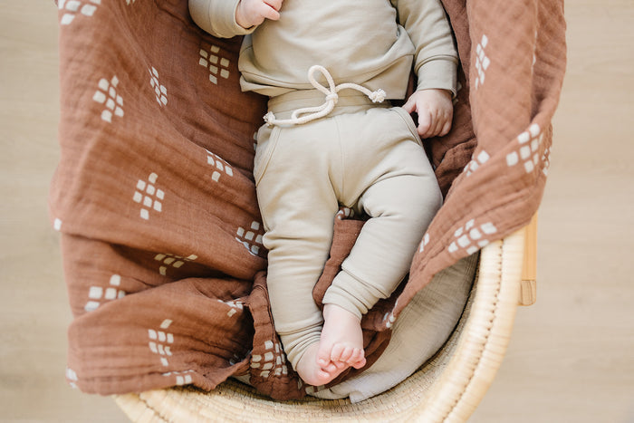 Mebie Baby Gender Neutral Infant Muslin quilt its 100% cotton. Looks great in any nursery.